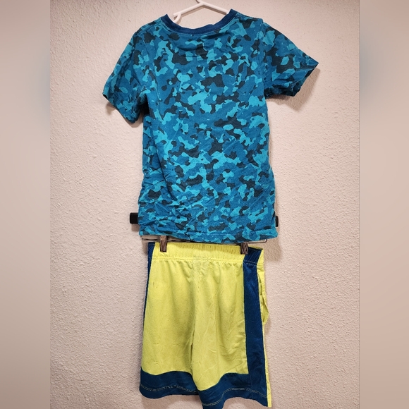 Nike Camo Tee and Neon Shorts Set - Picture 2 of 11
